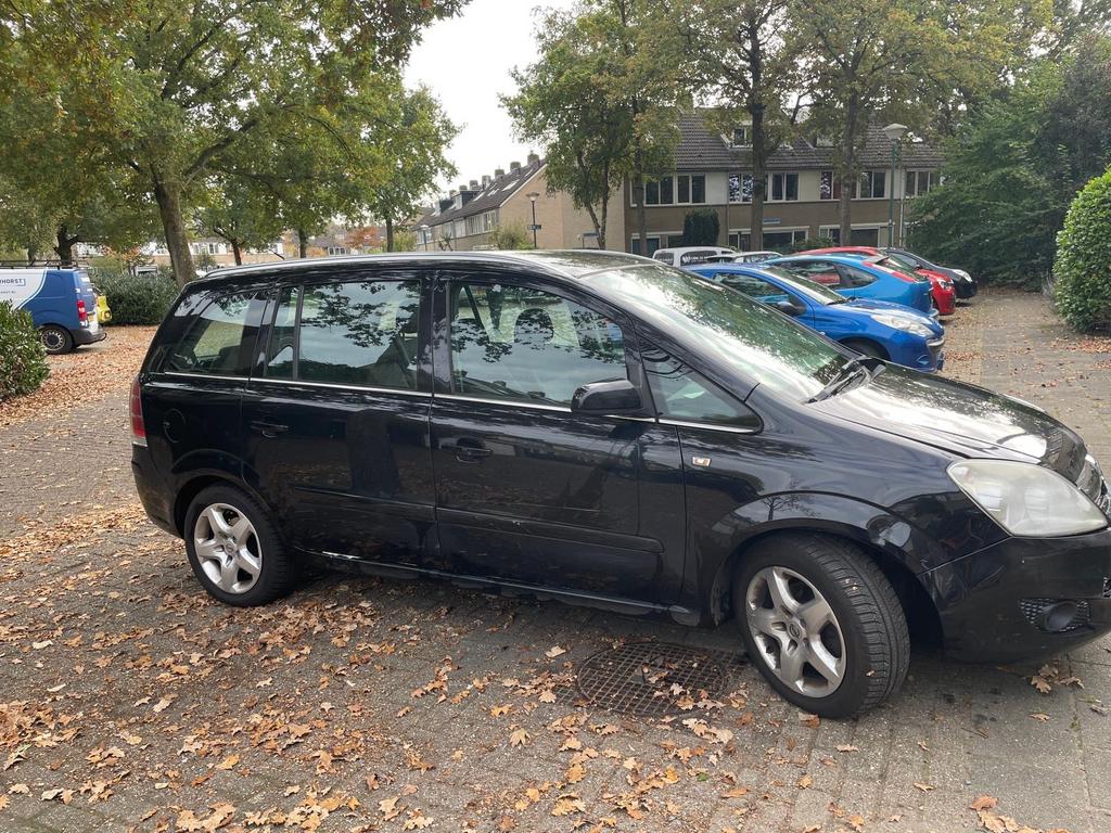 Opel Zafira 1.6 16V 85KW 2008 Zwart, Auto's, Opel, Voorwielaandrijving, 4 cilinders, 7 stoelen, Zwart