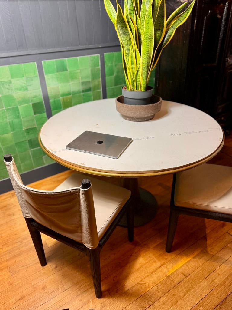 Tusquets Astrolabe 116 cm Iconisch Messing Onderstel tafel, Gebruikt, Italia minotti flexform edra knoll vitra mangiarotti, Rond