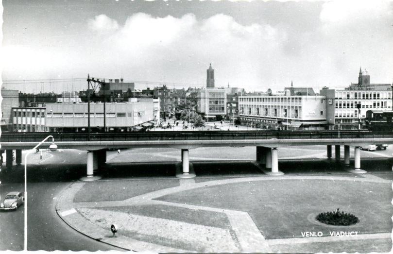 Venlo Viaduct met rechts rangeerlocomotief, Ophalen of Verzenden, 1960 tot 1980, Ongelopen, Limburg