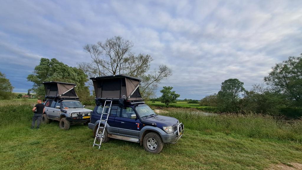 Toyota Land Cruiser 4x4 + daktent, Frankrijk reis, incl gids