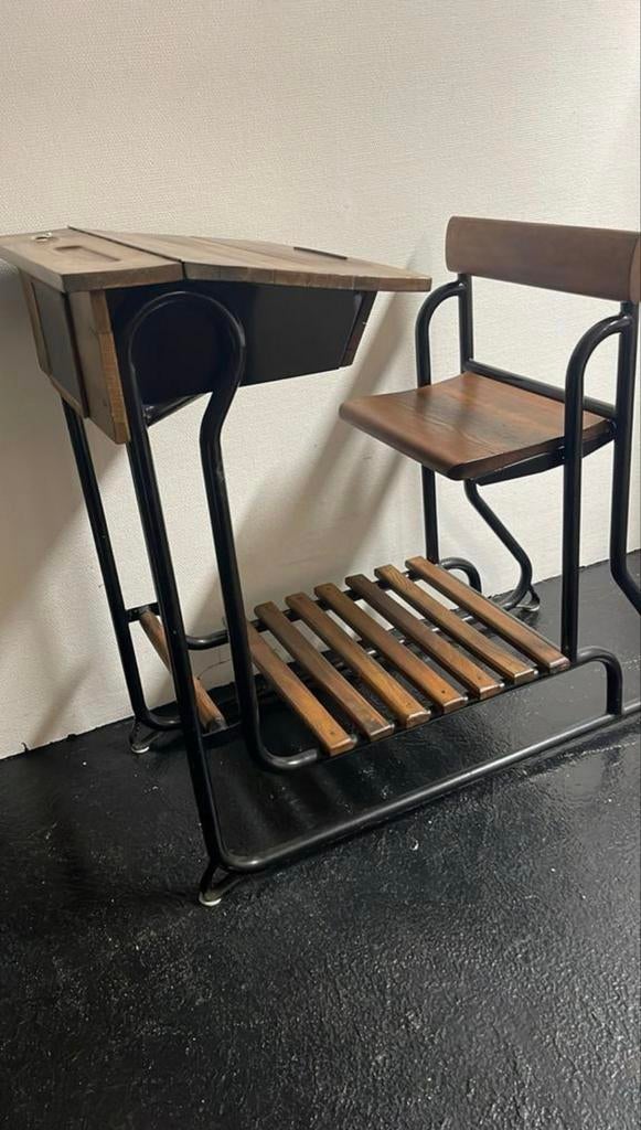 Vintage schoolbank, Ophalen