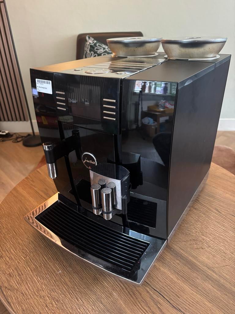 Jura Giga 5 Koffiemachine - gloed(op)nieuw!, Witgoed en Apparatuur, Koffiezetapparaten, Ophalen, Afneembaar waterreservoir, 10 kopjes of meer