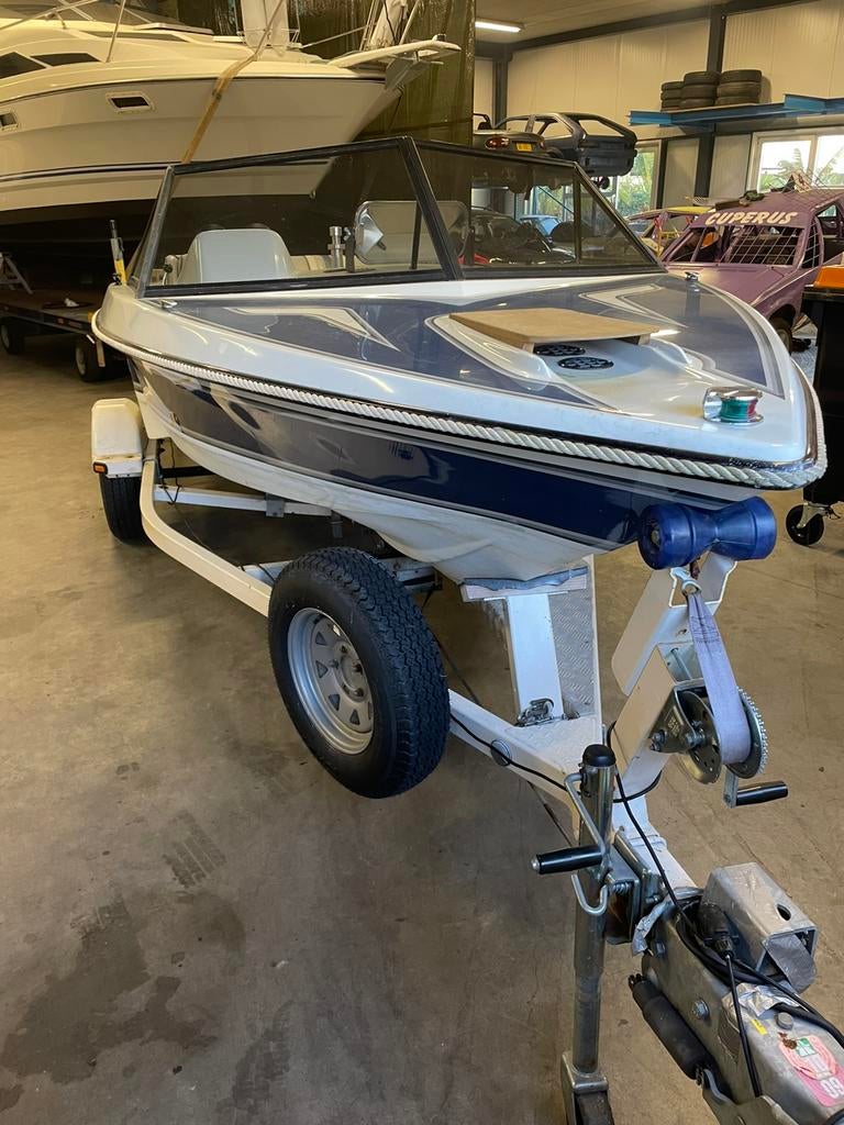 Ski centurion + trailer, Watersport en Boten, Speedboten, Ophalen, Binnenboordmotor, Zo goed als nieuw, 200 pk of meer