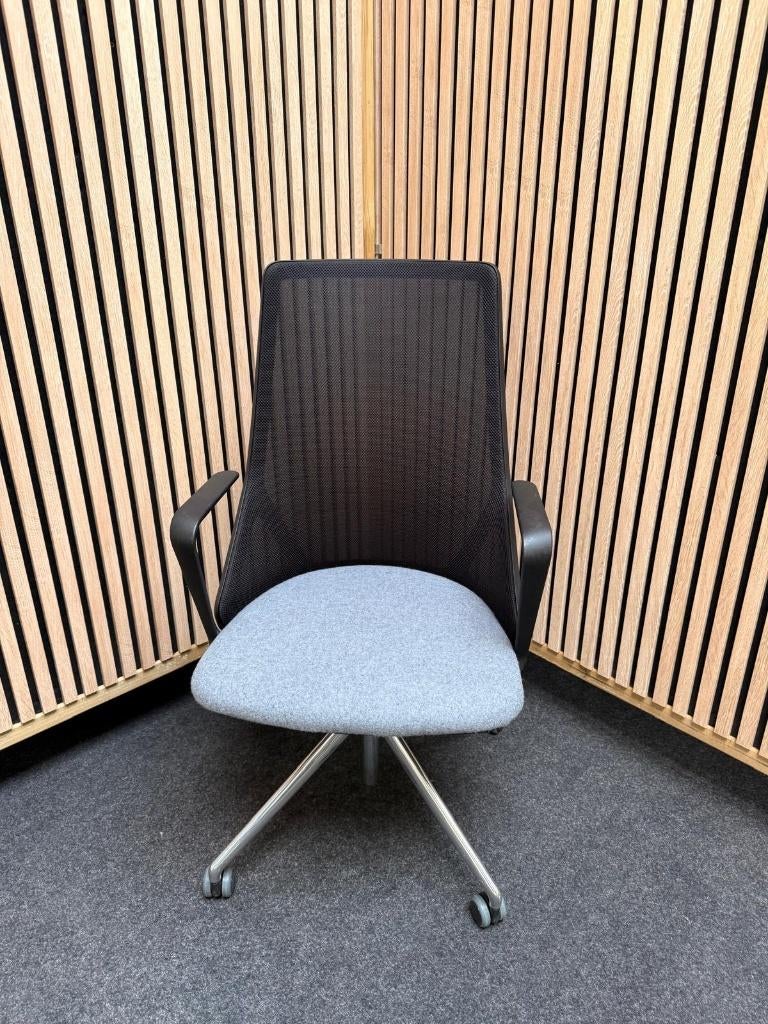 Tweedehands Bèta BE22 vergaderstoel, Huis en Inrichting, Stoelen, Gebruikt, Eén, Metaal, Stof, Blauw, Ophalen