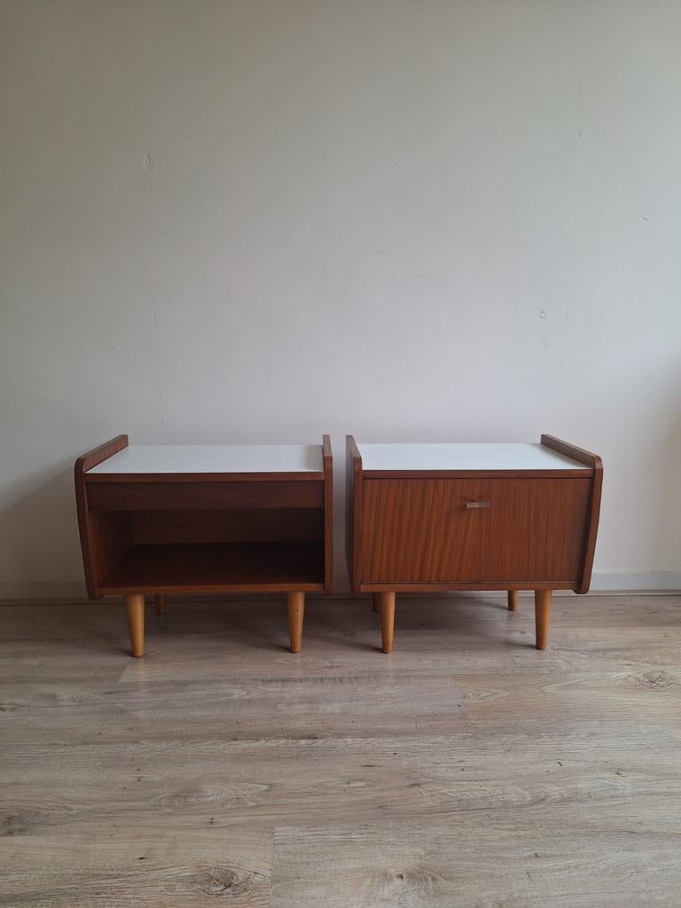 Mooie van Teeffelen stijl nachtkastjes, Huis en Inrichting, Slaapkamer | Nachtkastjes, Ophalen, Zo goed als nieuw, Hout, Minder dan 45 cm