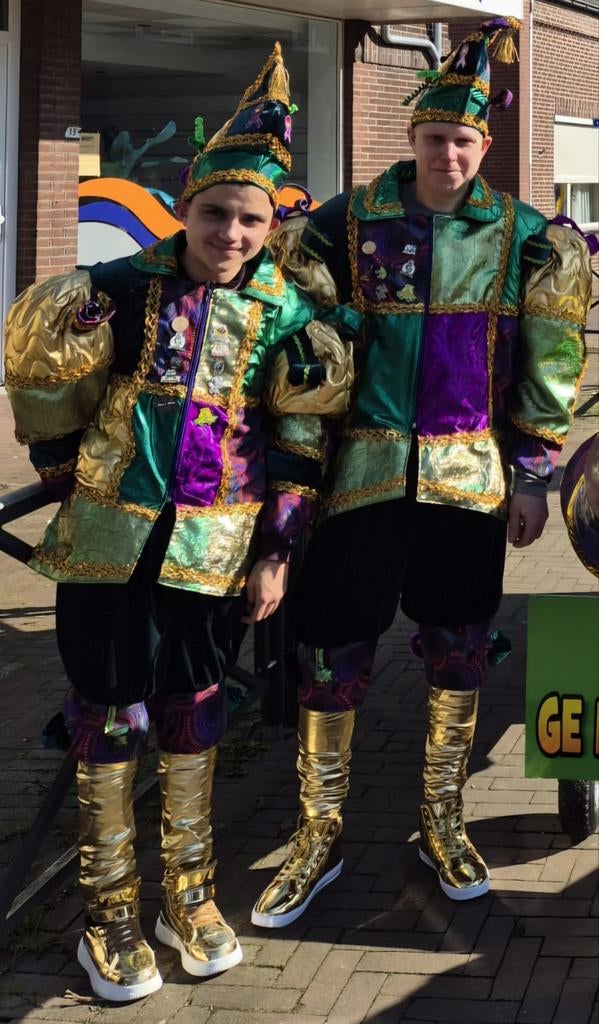 Carnaval loopgroep zelfgemaakte pakken., Ophalen, Carnaval