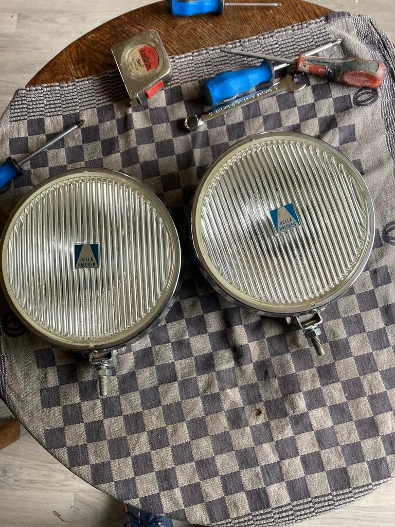 Oldtimer 2 Hella witte mistlampen type 192 met covers, Ophalen of Verzenden, Gebruikt