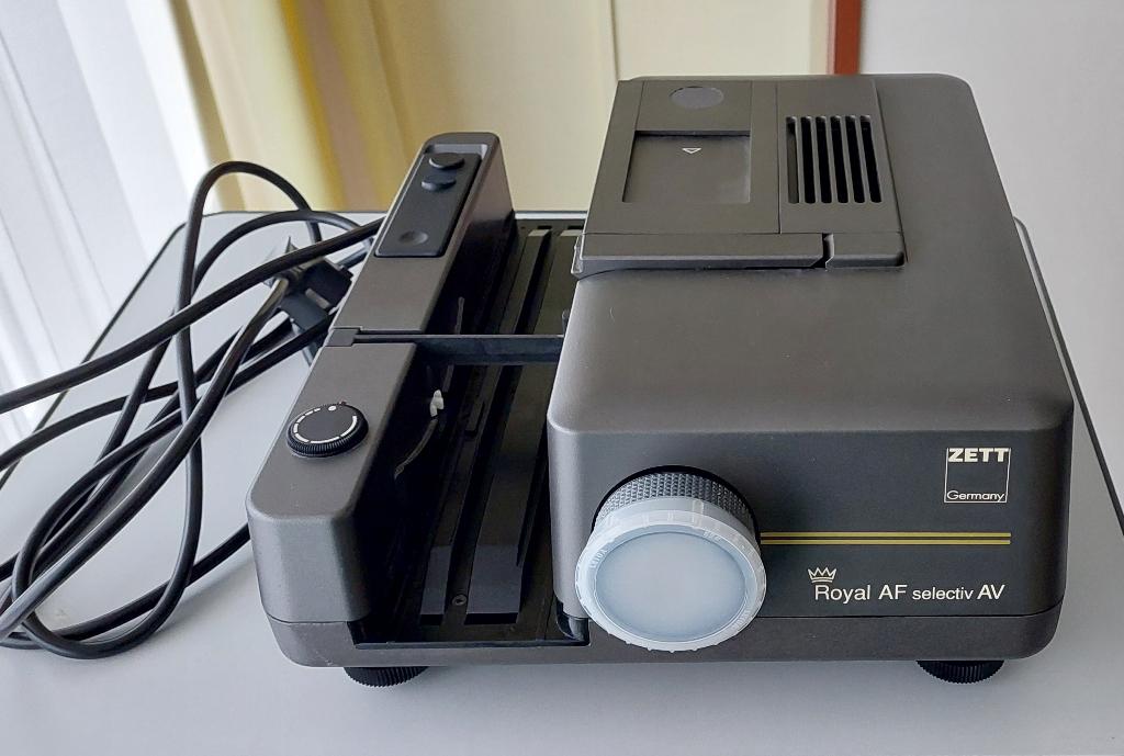 Diaprojector, merk Zett, Ophalen, Zo goed als nieuw