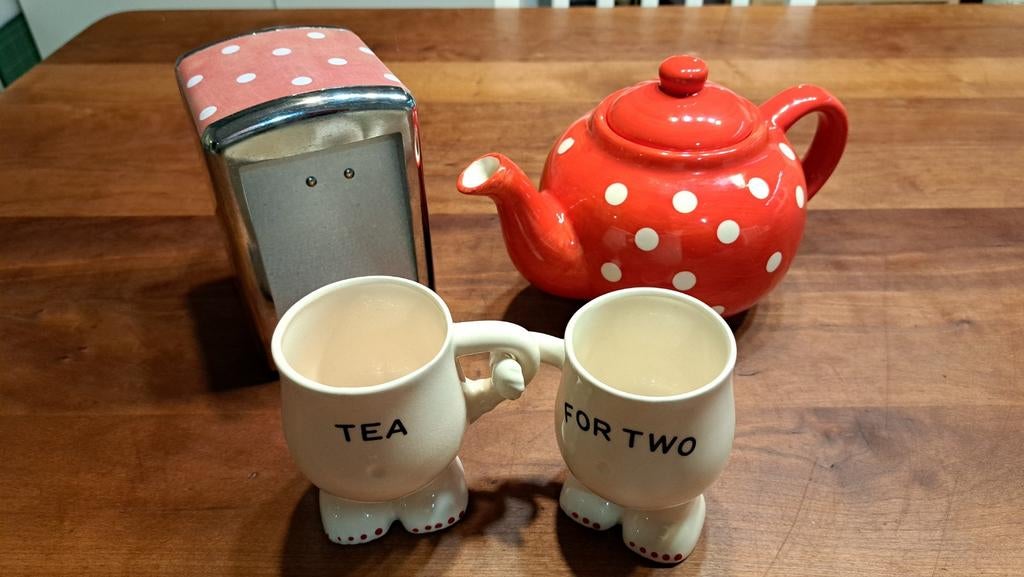 Theeset Rood met witte stippen Tea for Two, Gebruikt, Keramiek, Overige typen, Ophalen of Verzenden