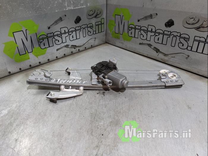 Ruitmechaniek 4Deurs links-voor van een Peugeot 107, Gebruikt, -, -, Ophalen of Verzenden