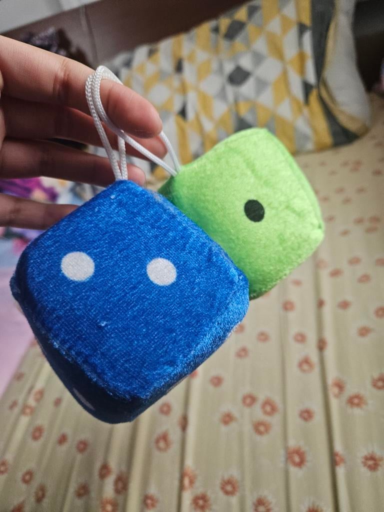 Twee dobbelsteen plushies, Ophalen of Verzenden, Gebruikt, Overige typen