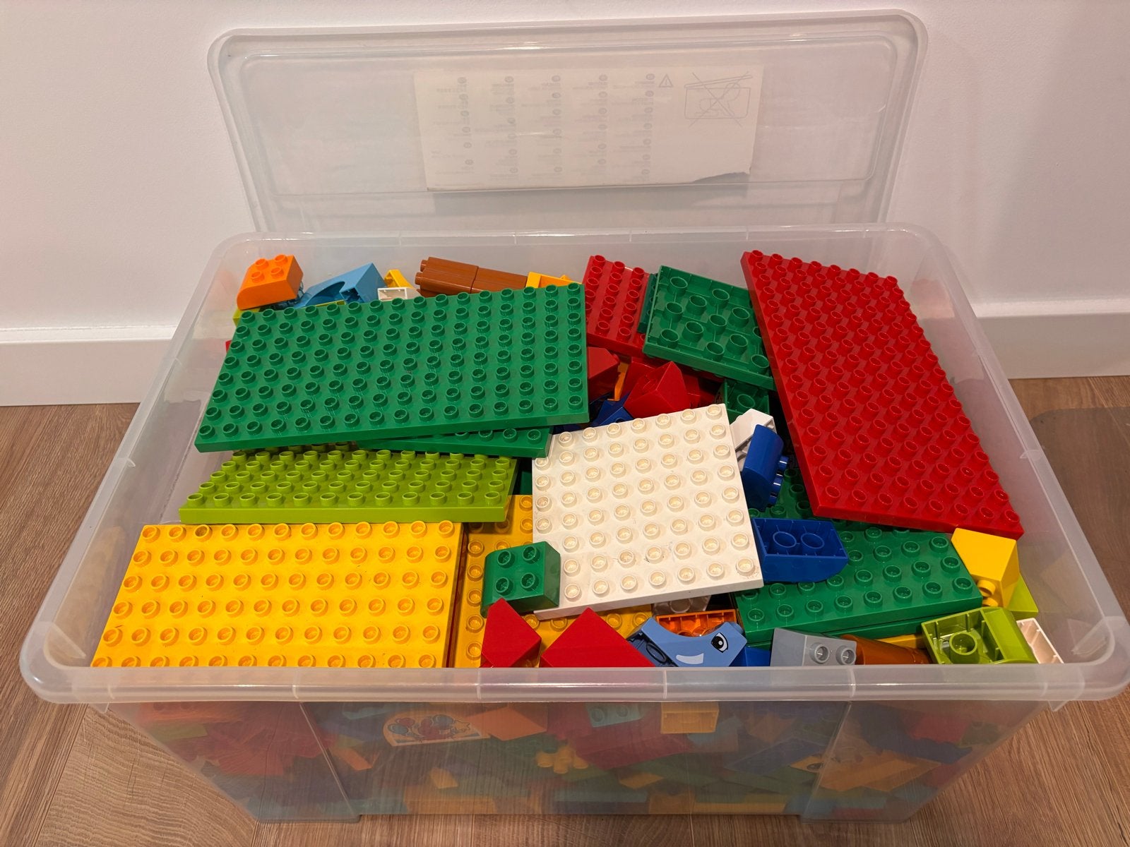 Grote doos LEGO Duplo met diverse stenen en figuren, Ophalen, Inclusief minifiguren, Gebruikt, Duplo