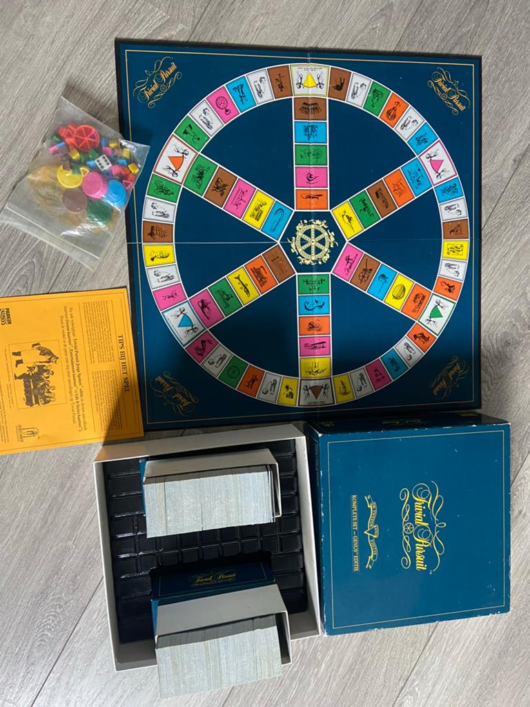 Trivial Pursuit Genus Editie + Muziek Editie, Drie of vier spelers, Ophalen of Verzenden, Zo goed als nieuw
