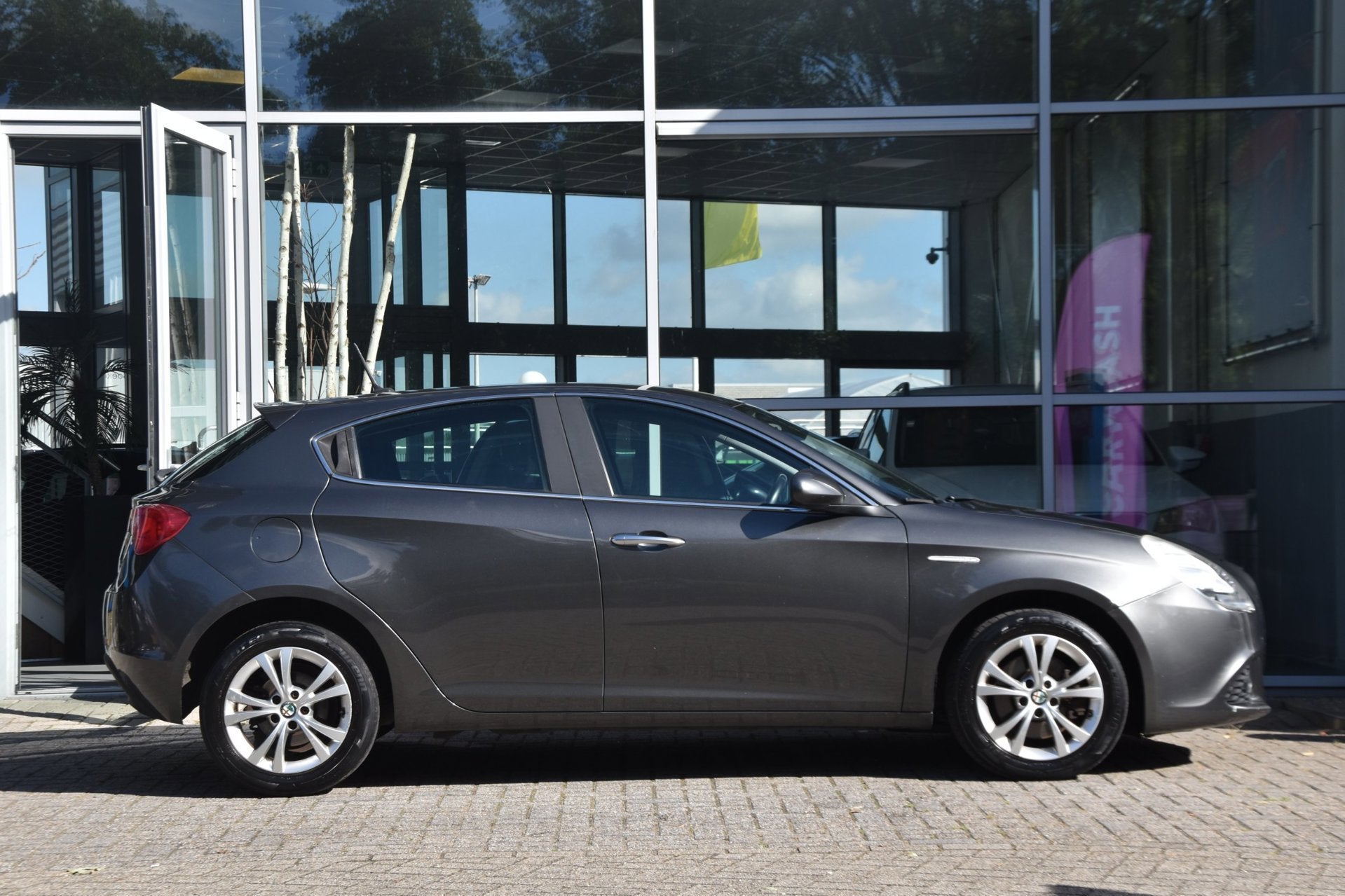 Alfa Romeo Giulietta 1.4 T Distinctive | Navi | Xenon | PDC, Voorwielaandrijving, Euro 5, Stof, Gebruikt