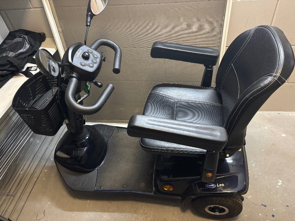 Scootmobiel: Invacare Leo 3 compacte mini scootmobiel, Ophalen, 10 km/u of minder, Gebruikt, 16 t/m 25 km