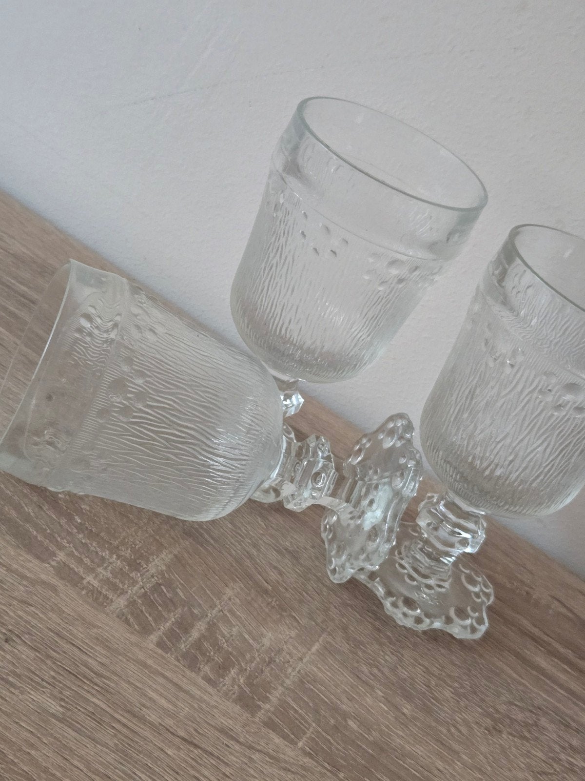 Set van 3 vintage glazen ijscoupes met reliëf, Antiek en Kunst, Antiek | Glas en Kristal, Ophalen of Verzenden
