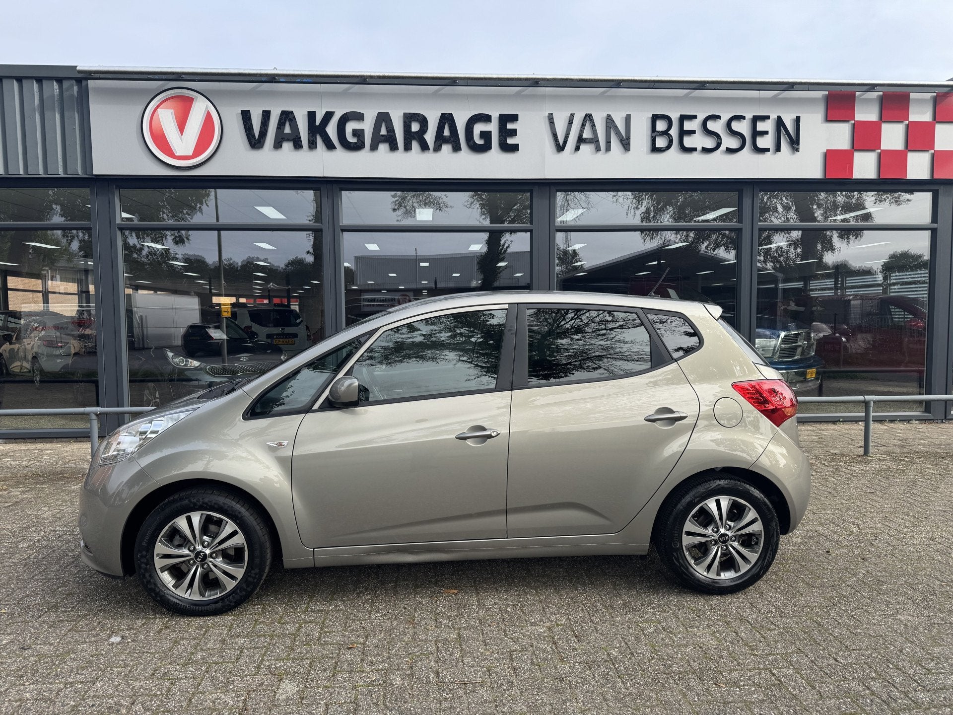 Kia Venga 1.4 CVVT First Edition LED-CAMERA-TREKHAAK, Auto's, Voorwielaandrijving, Euro 5, Stof, Gebruikt