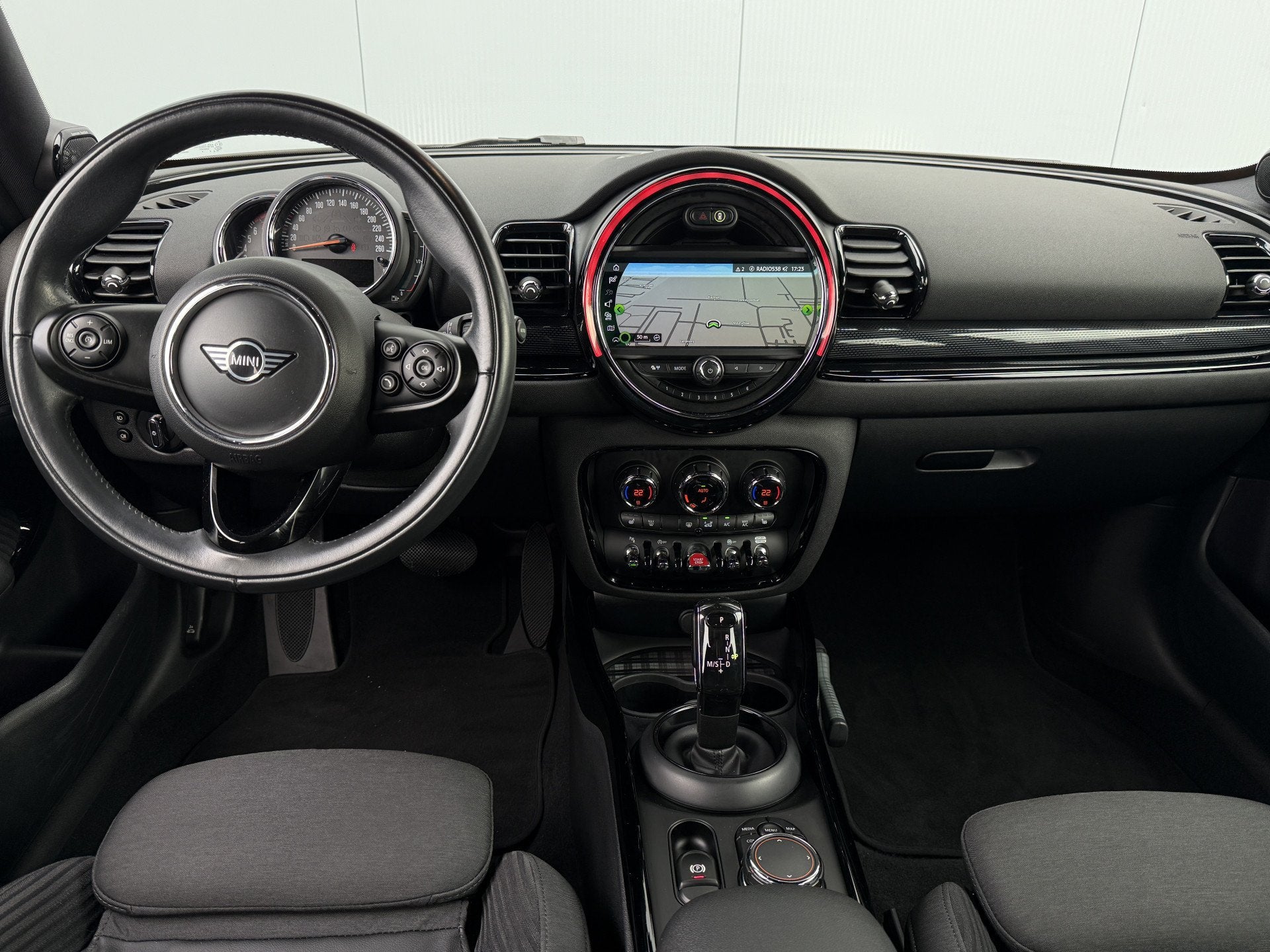 MINI Clubman 1.5 Cooper Business Edition Automaat/Apple Carp, Gebruikt, Leder en Stof, Zwart, Origineel Nederlands