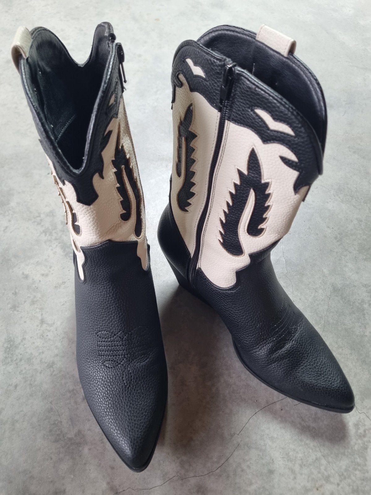 Stijlvolle Zwart-Witte Cowboylaarzen, Zwart, Lage of Enkellaarzen, Ophalen of Verzenden, Onbekend