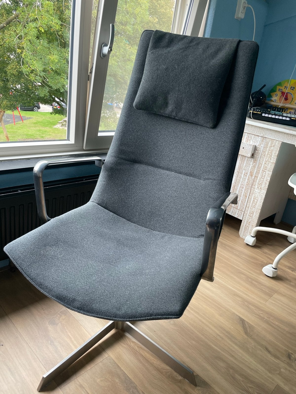 Comfortabele grijze fauteuil met vering - Rookvrij!, Huis en Inrichting, Ophalen, Gebruikt, Stof, 75 tot 100 cm
