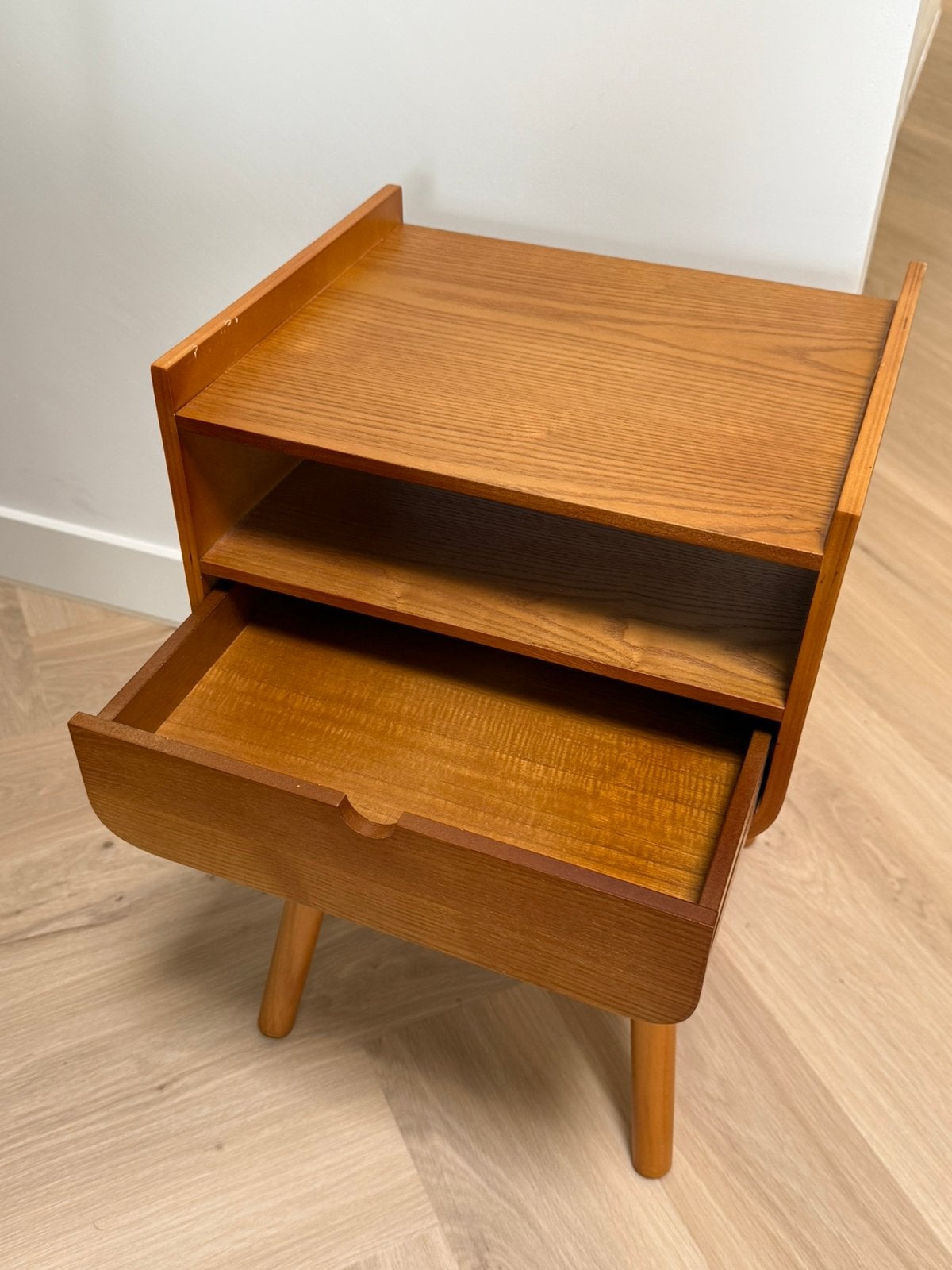 Foto 7 van WOOOD Nils Nightstand / Side Table
