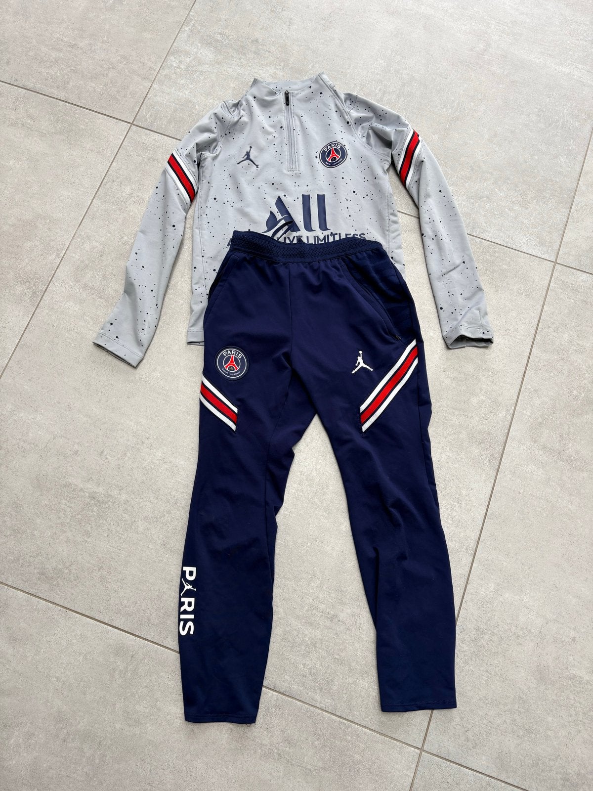 PSG Jordan trainingspak maat 128/137 cm - Nieuwstaat, Ophalen of Verzenden, Nieuw, Jongen, Setje