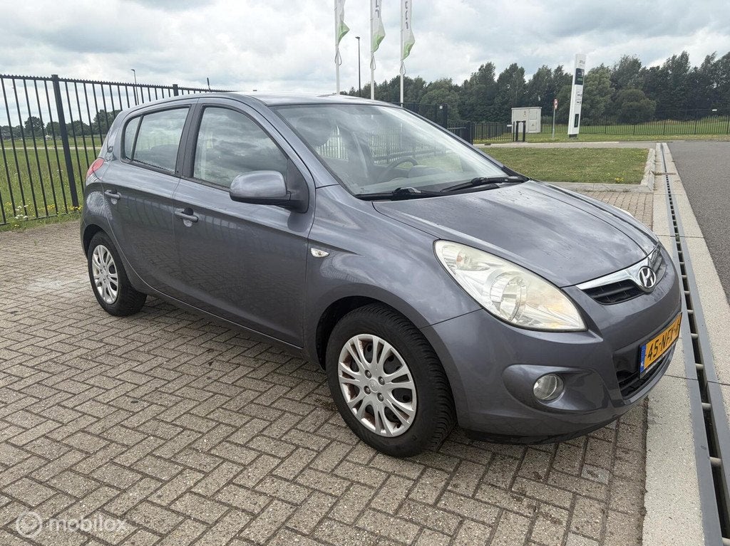 Hyundai i20 1.2i DynamicVersion, Auto's, Hyundai, 450 kg, Gebruikt, 31 €/maand, 4 cilinders