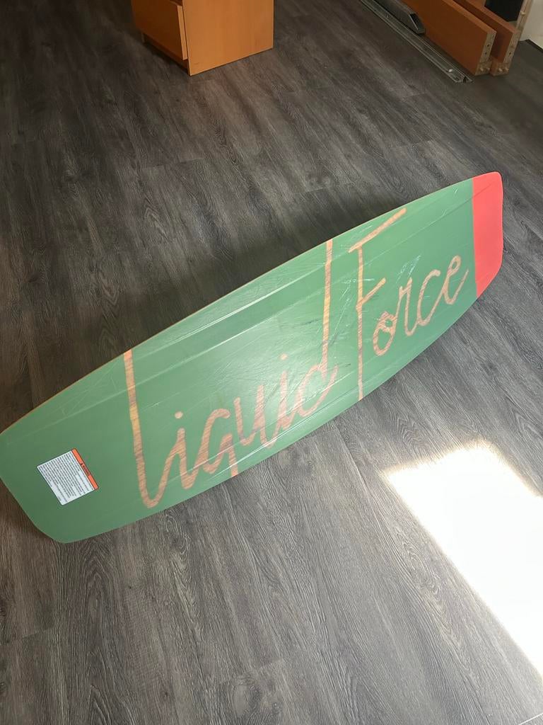 Liquid Force Wakeboard met bindingen (maat 44-45), Watersport en Boten, Wakeboarden, Ophalen, Gebruikt, Board en Schoenen