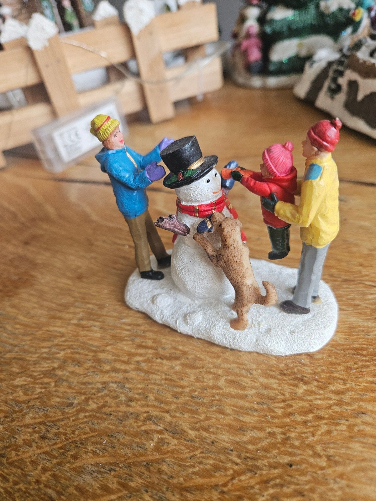 gezin die een sneewpop maakt, Ophalen of Verzenden, Zo goed als nieuw