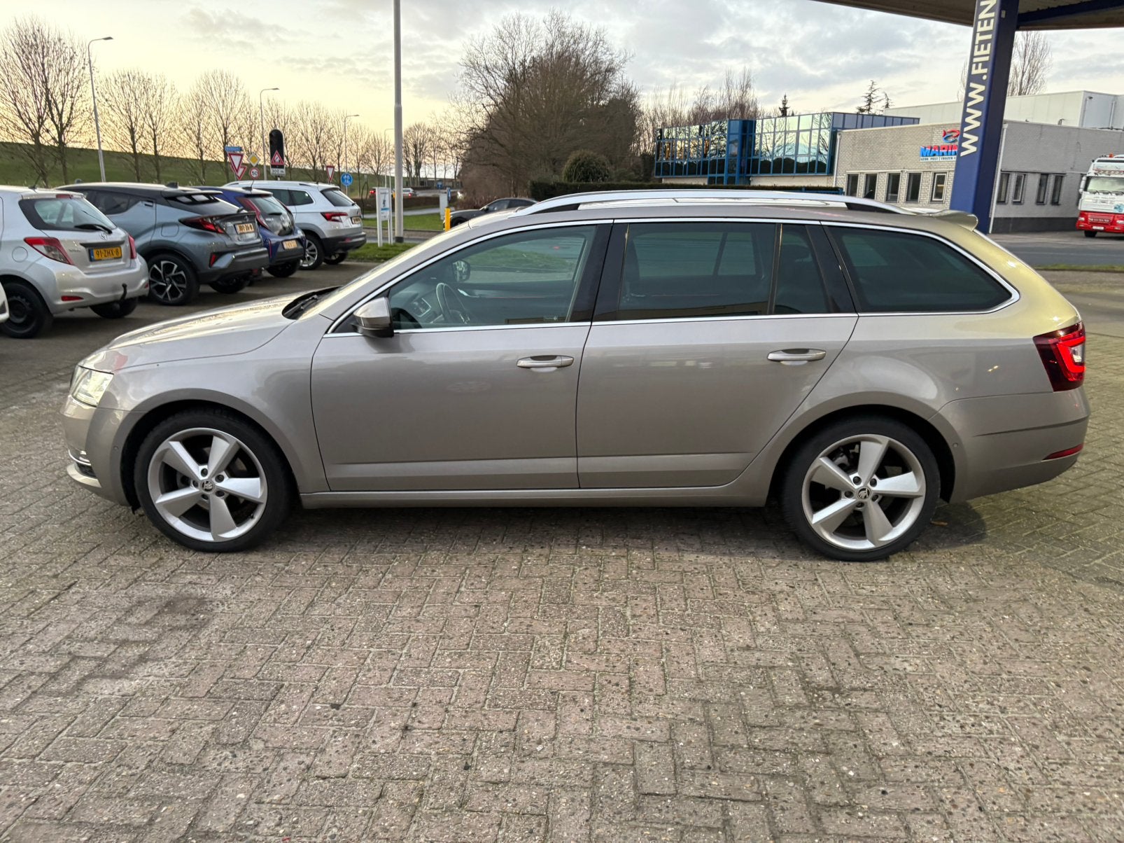 Skoda Octavia 1.0 TSI 85KW Combi Dsg-7 2018, Dealer onderhouden, Stof, 1169 kg, Zwart