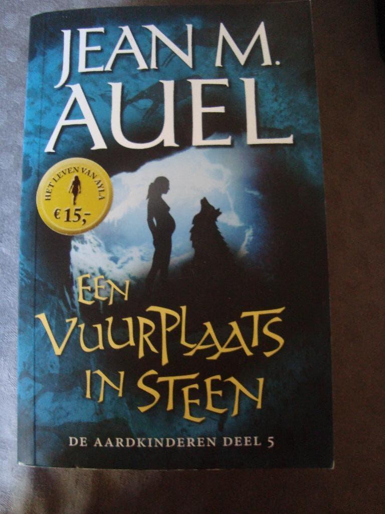 Jean m auel een vuurplaats in steen deel 5, Ophalen of Verzenden, Zo goed als nieuw