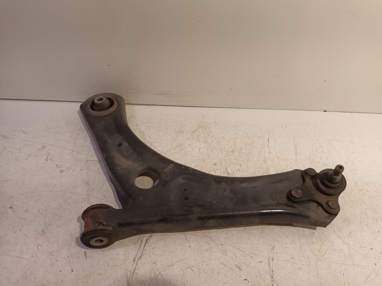Draagarm links voor Skoda Superb, Onderdelen@venauto.nl, Van der Ven Autorecycling B.V., Gebruikt, Ettenseweg 76, 4706 PB Roosendaal, The Netherlands
