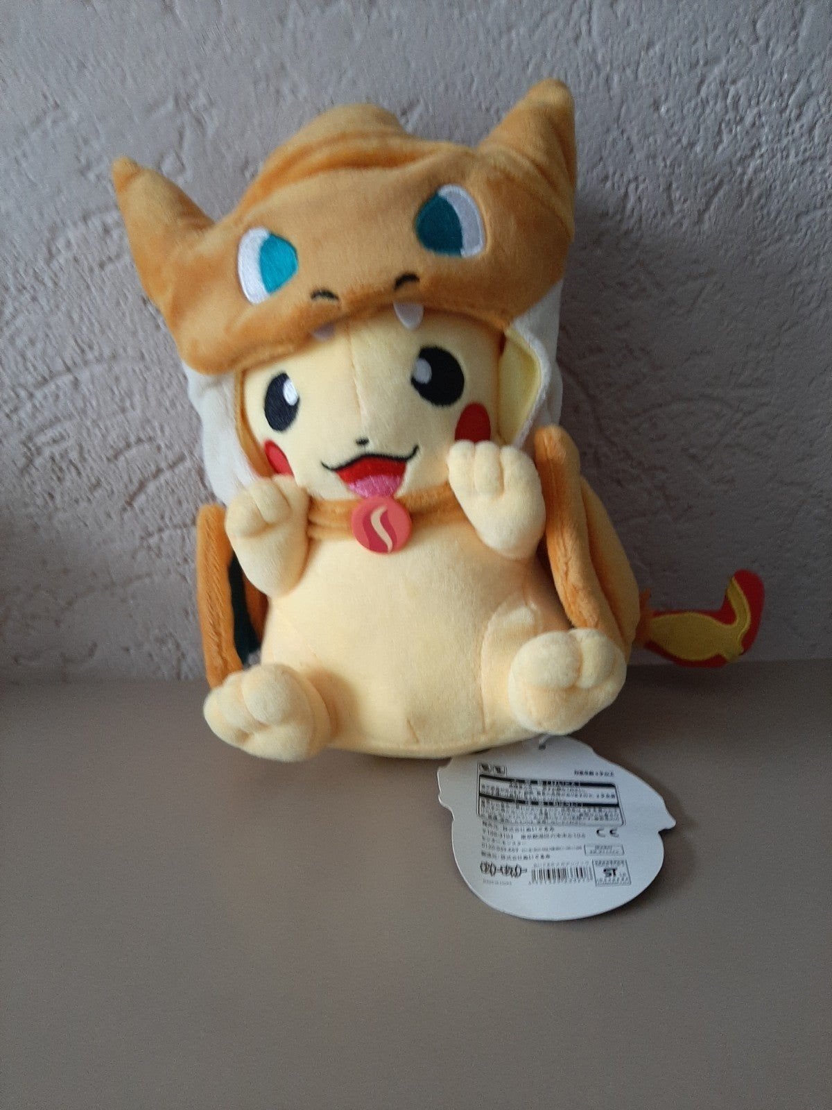 Exclusieve Pikachu knuffel in Charizard kostuum, Geel, Overige typen, Ophalen of Verzenden, Klein (minder dan 20 cm)
