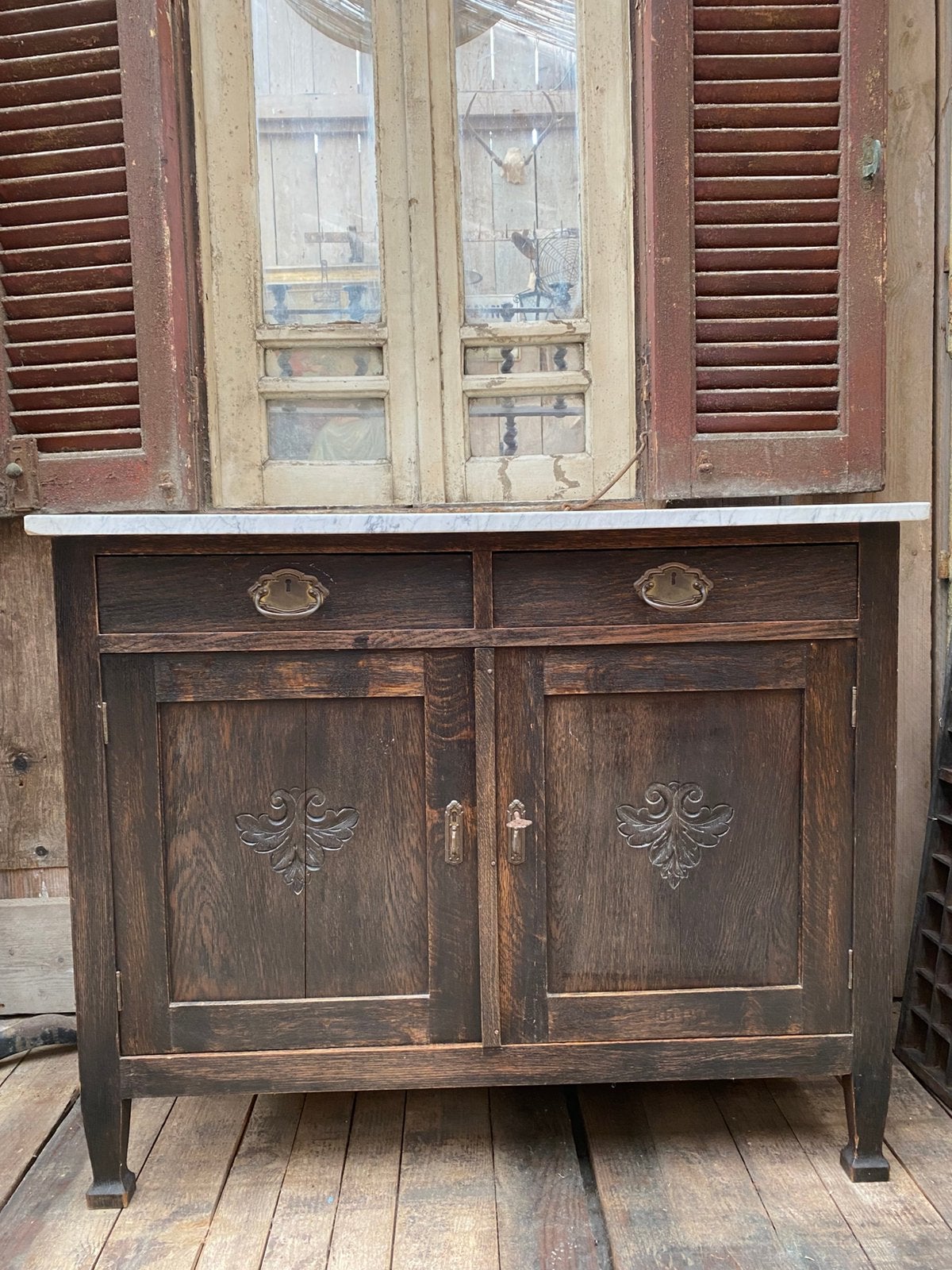 Frans commode kast met marmer, Ophalen