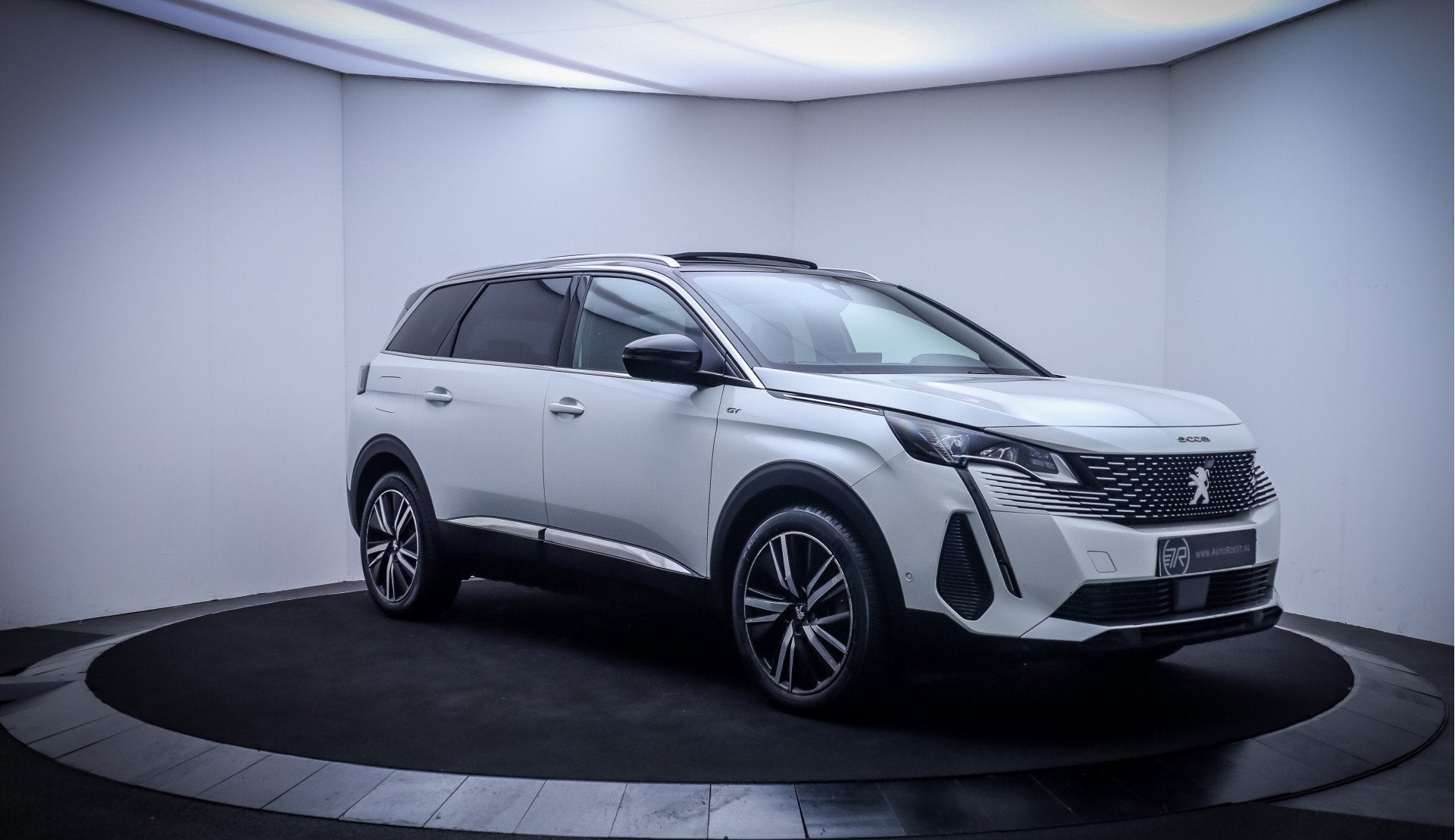 Peugeot 5008 1.6T 180Pk GT-Pack Business PANO | LUXE LEDER |, Dealer onderhouden, Gebruikt, Zwart, 4 cilinders