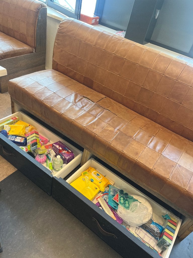 GRATIS!! Houten bank (leren bekleding), Ophalen, Gebruikt, Minder dan 75 cm, 150 tot 200 cm