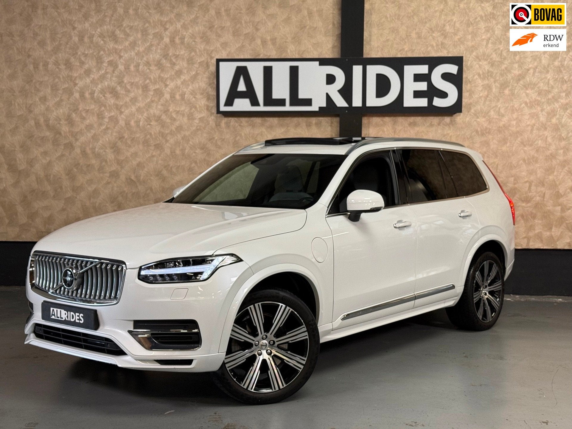 Volvo XC90 2.0 T8 Recharge AWD R-Design | Pano | Stuur/Stoel, Auto's, Dealer onderhouden, Stof, Gebruikt, Euro 6