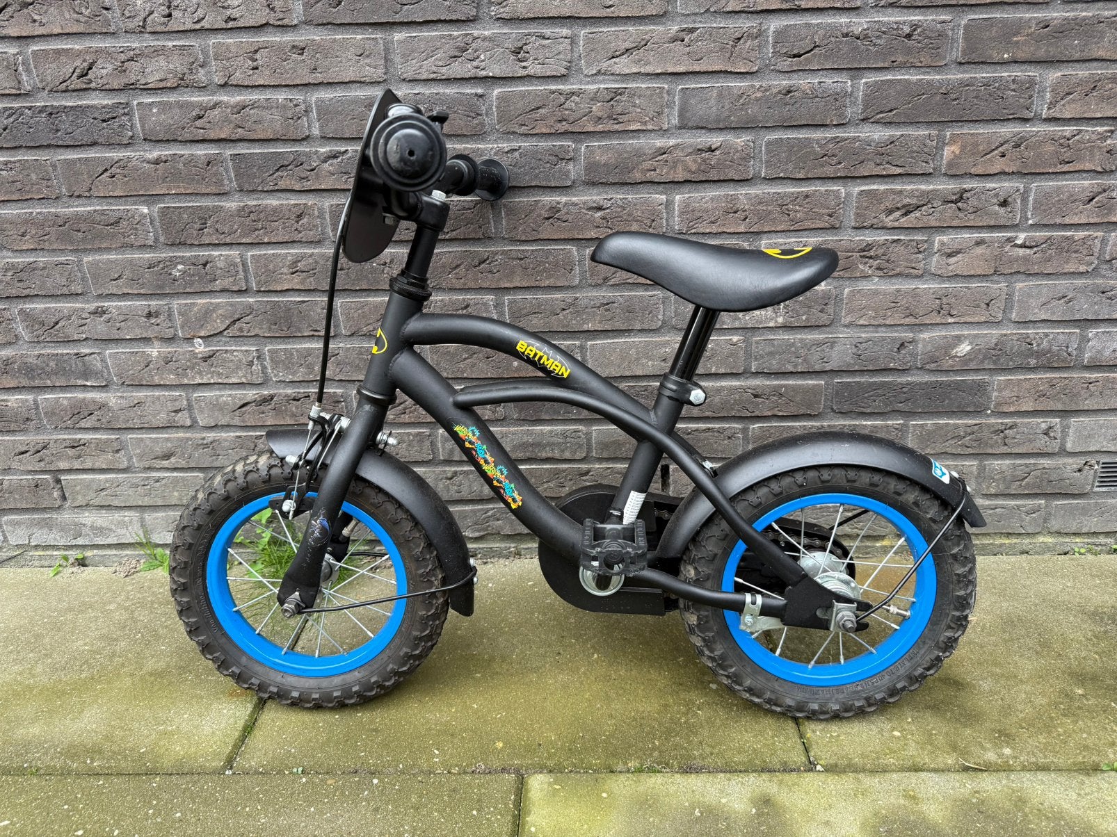 Batman kinderfiets 12inch met zijwieltjes, Fietsen en Brommers, Ophalen, Zo goed als nieuw, Minder dan 16 inch, Zijwieltjes