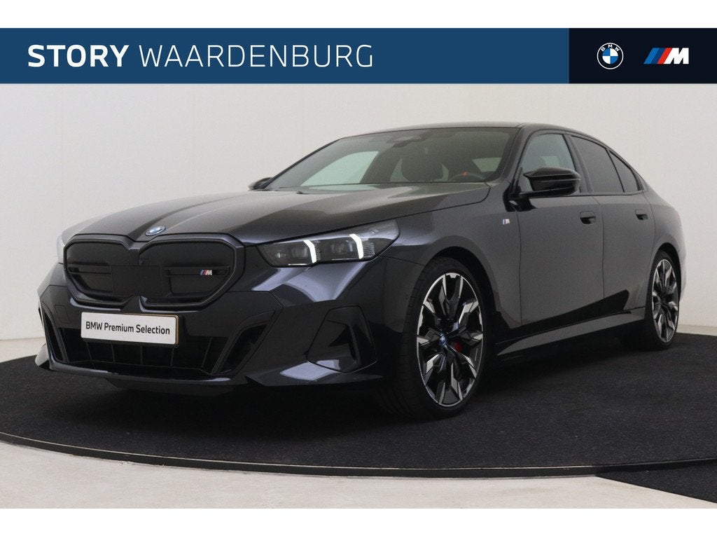 BMW i5 M60 xDrive M Sport / Panoramadak / Trekhaak / Adaptie, 514 km, Gebruikt, Zwart, 601 pk