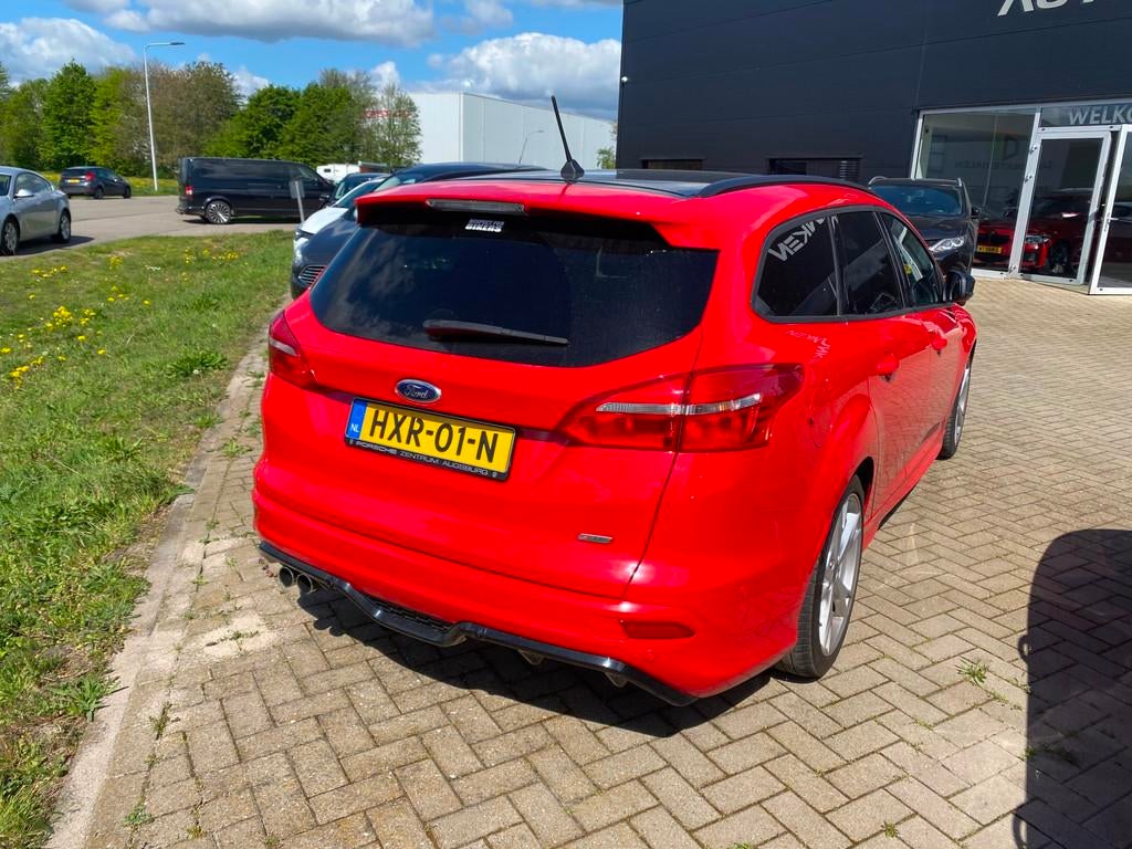 Ford Focus Wagon 1.0 EcoBoost 140PK ST-line, Gebruikt, Euro 6, Start-stop-systeem, Handgeschakeld
