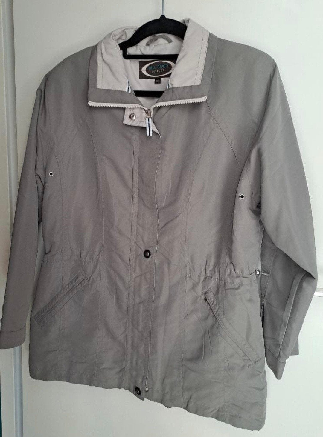 Stijlvolle grijze jas van Blue River Outdoor, Blue River Outdoor, Maat 42/44 (L), Ophalen of Verzenden, Grijs