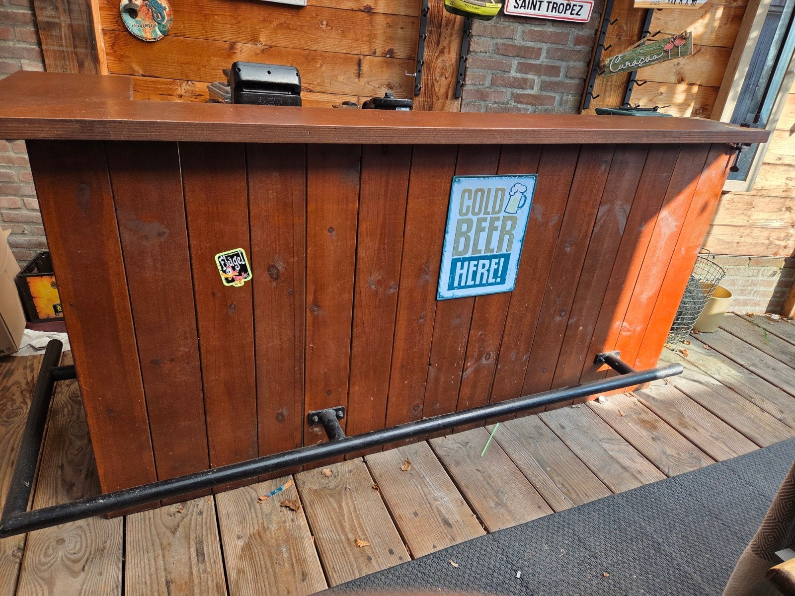 Houten bar met 'Cold Beer Here' bord, Ophalen, Gebruikt
