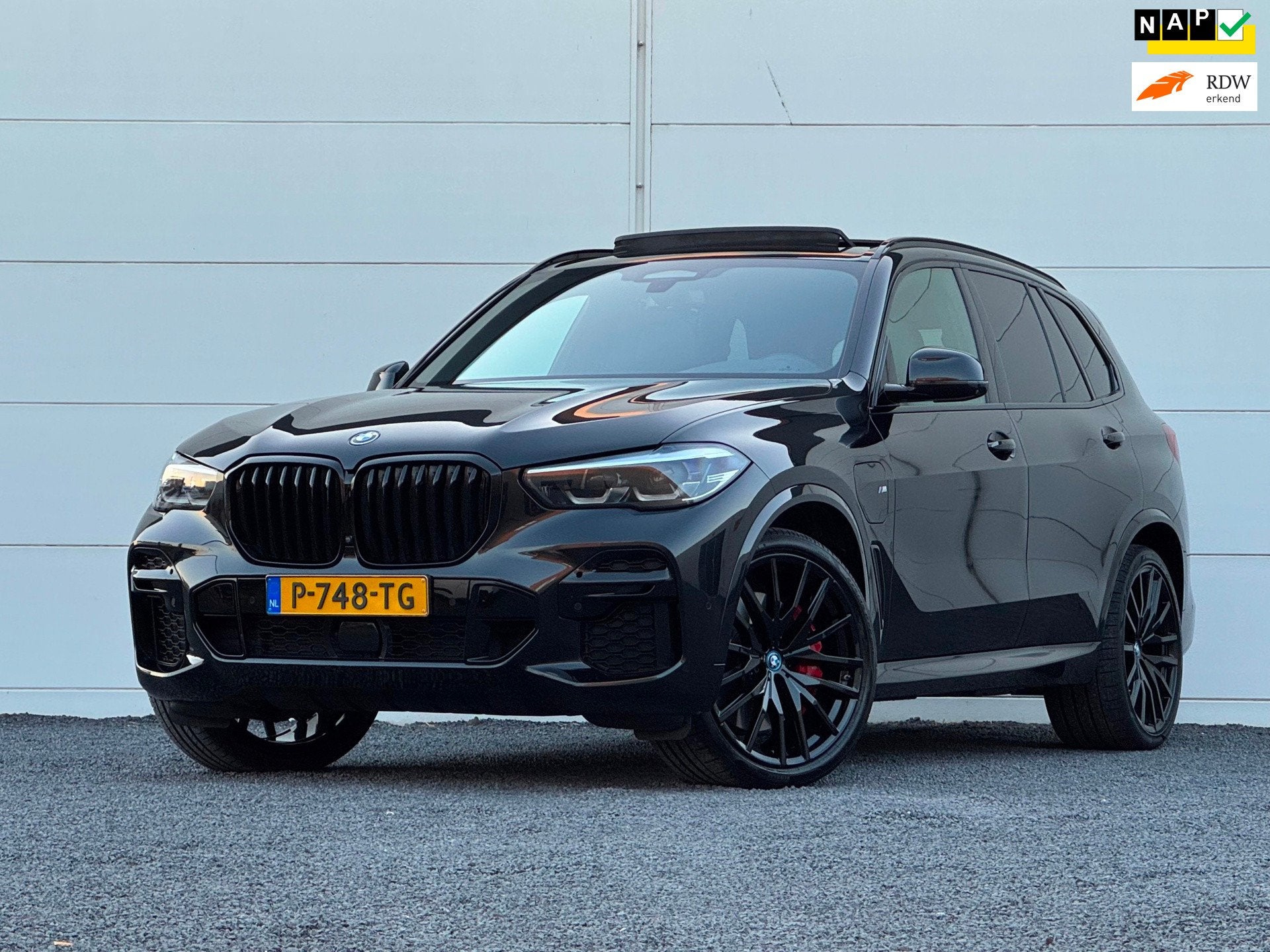 BMW X5 XDrive45e High Exe 394 PK Org NL M-Sport Pano HUD 360, Dealer onderhouden, Gebruikt, 394 pk, Zwart