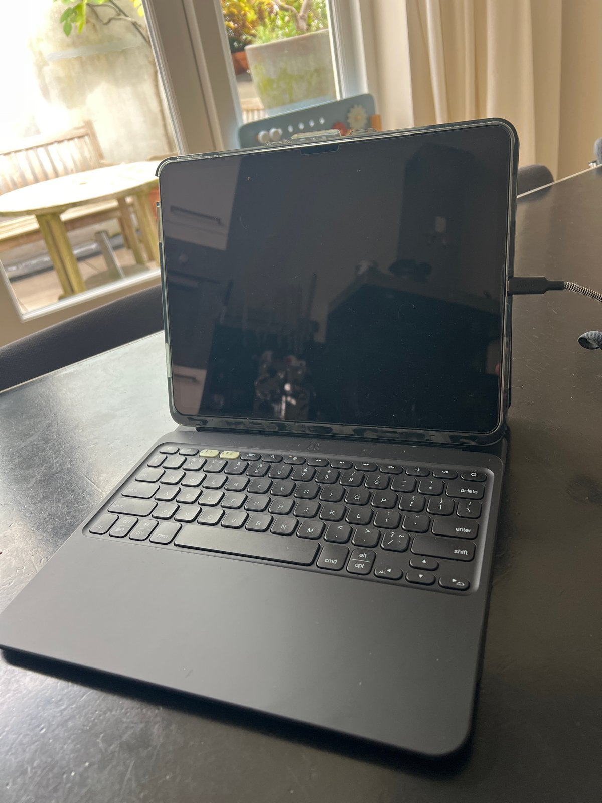 Zagg Pro Keys 2 Bluetooth Keyboard Case iPad Air 13 inch, Hoesje, Zo goed als nieuw, Mobiel, Overige merken