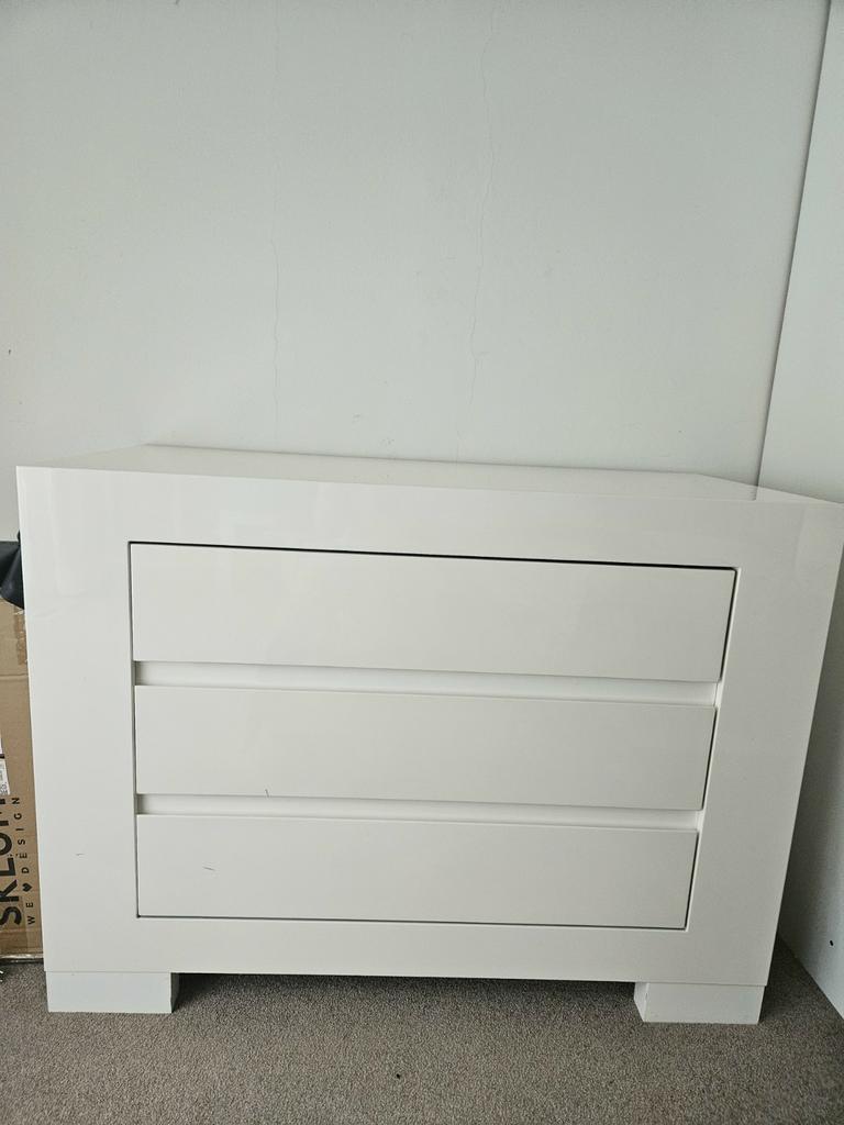 Prachtige commode, wit hoogglans., Ophalen, Zo goed als nieuw, Jongetje of Meisje