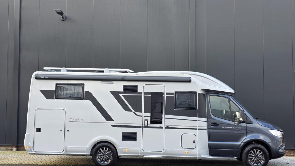 Adria Coral Supreme MB 670 DL, Automaat, 7 tot 8 meter, Bedrijf, Diesel