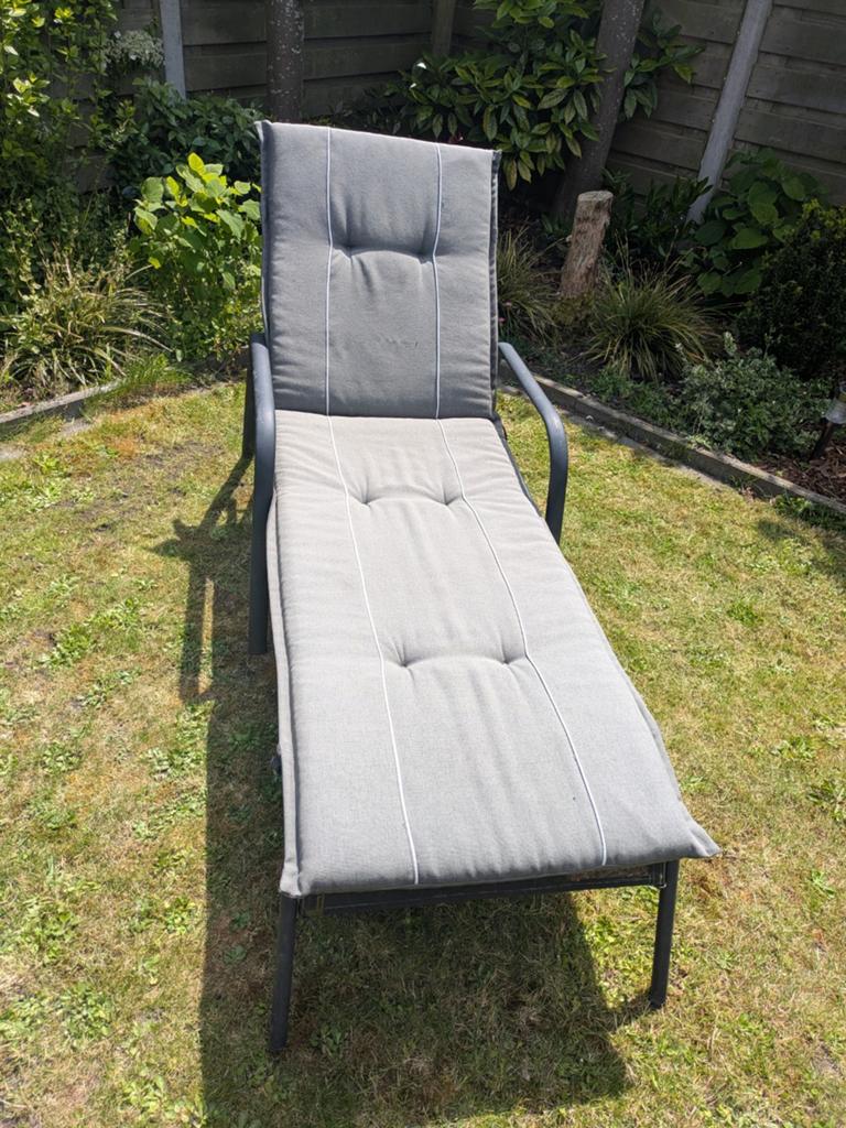 Ligbed. Vrijdagochtend af te halen., Tuin en Terras, Ligbedden, Ophalen, Gebruikt, Aluminium