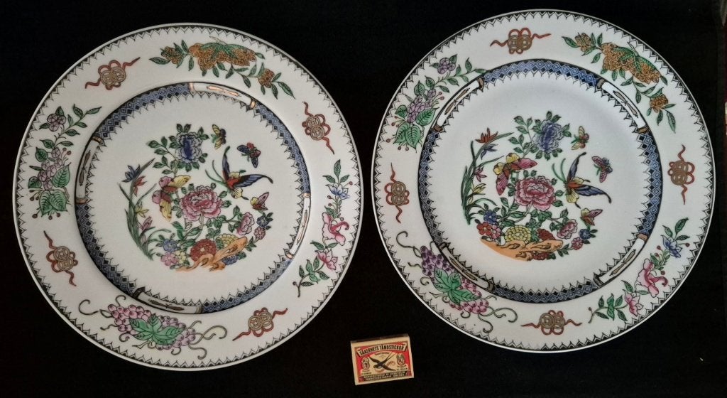 China - Paar chinees porseleinen borden famille rose - 26 cm, Antiek en Kunst, Ophalen