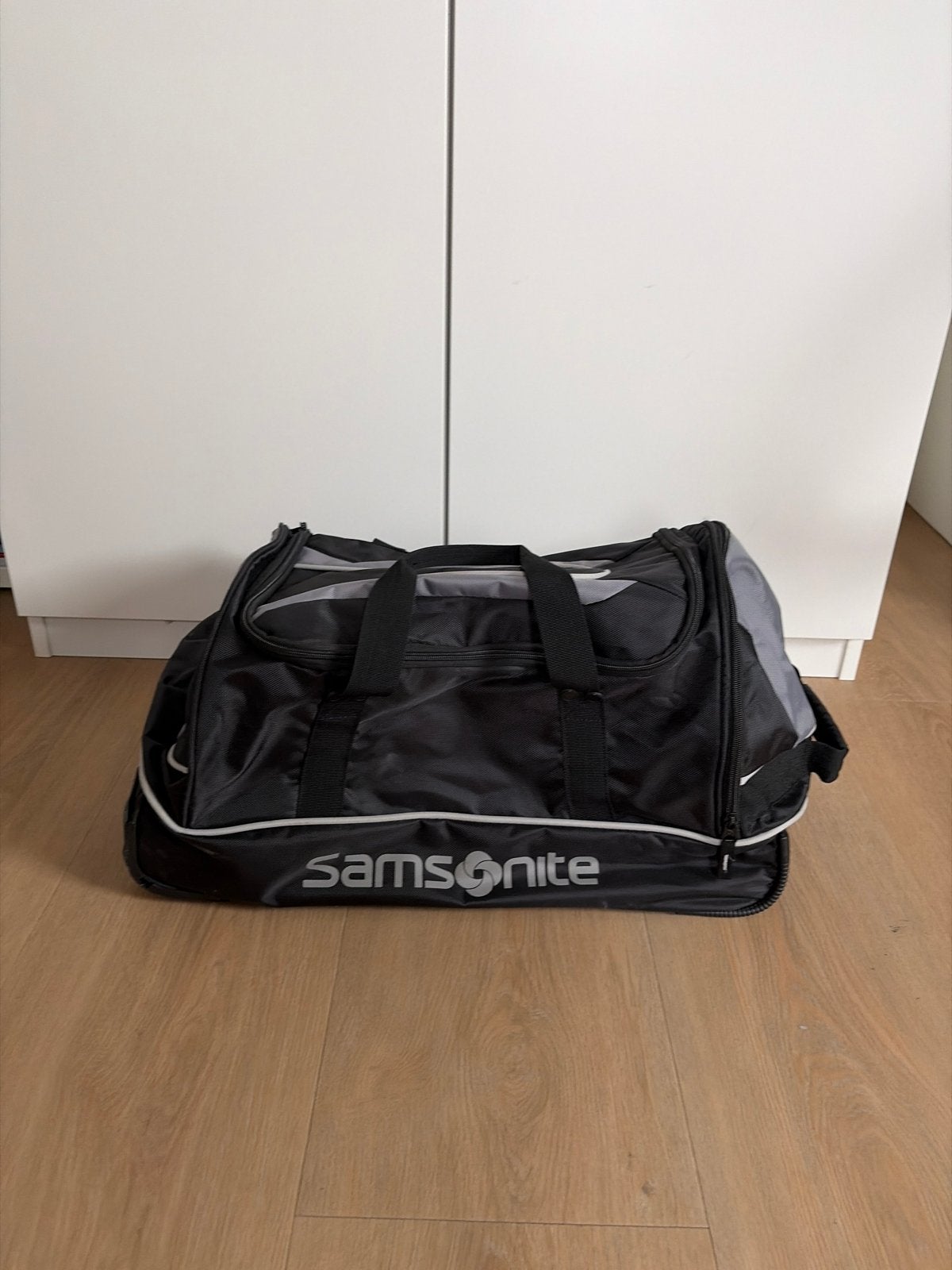 Samsonite reistas met wieltjes en handgreep / duffel, Ophalen, 30 cm of meer, Gebruikt, Zwart