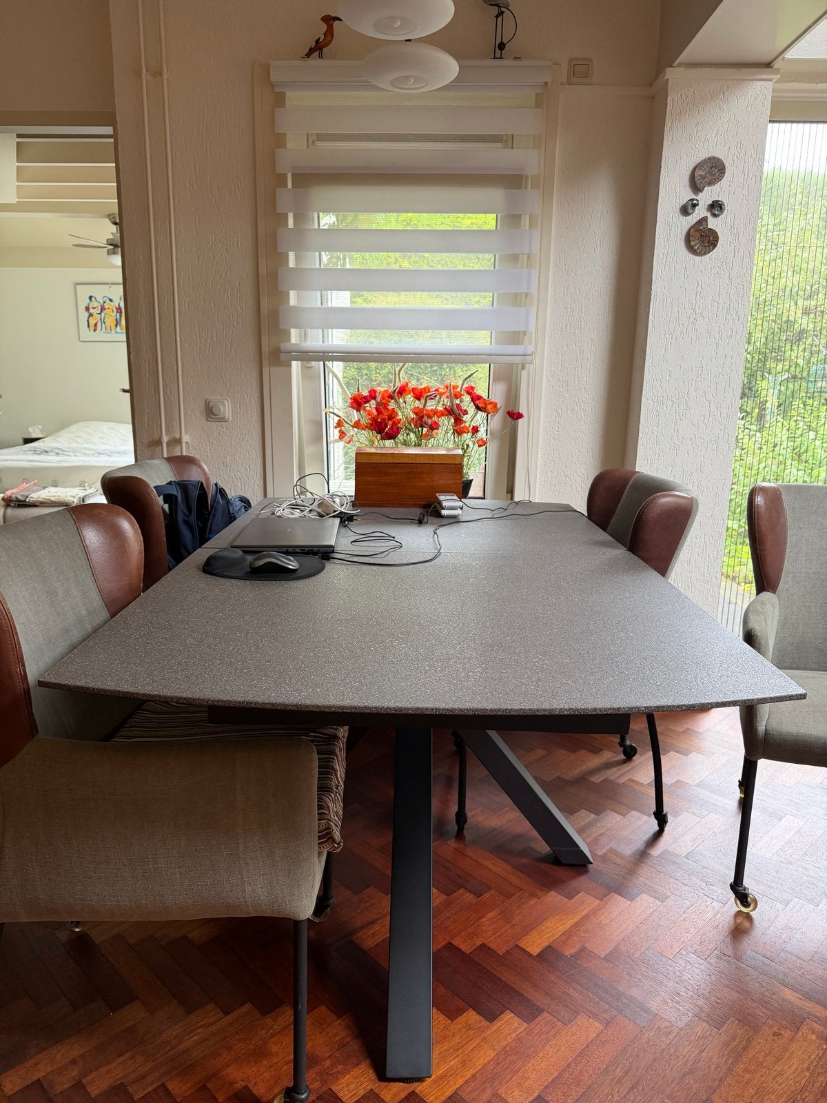 Uitschuifbare stenen tafel met 4 stoelen, Huis en Inrichting, Tafels | Eettafels, Ophalen, Gebruikt, 100 tot 150 cm, Metaal